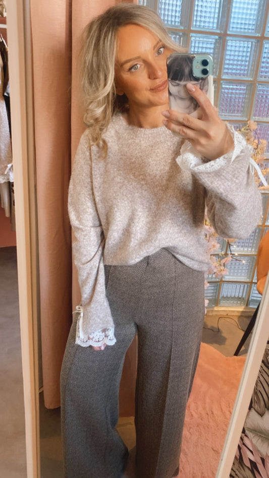 Ruime pull met kanten mouwen